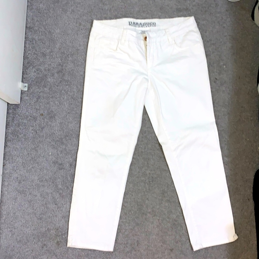 White jeans ankle pants. Excellent condition.